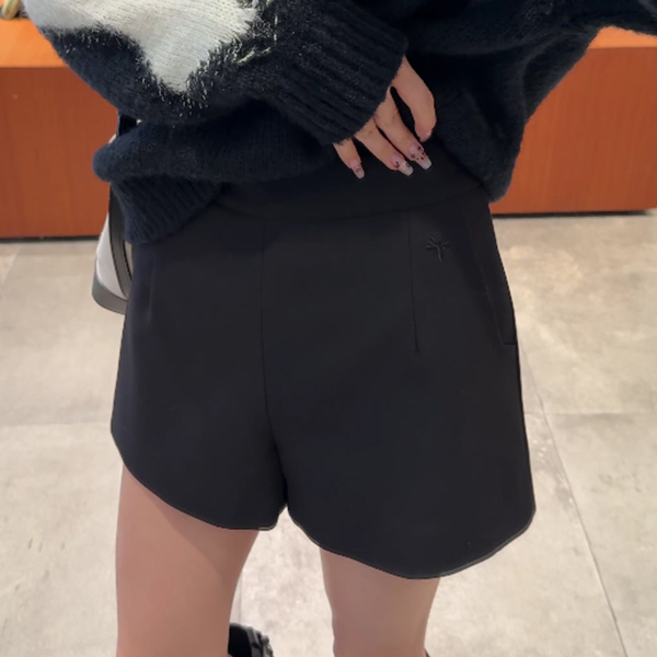 【一比Eby】小蜜蜂刺绣新款女秋冬休闲西装大码直筒短裤251395#