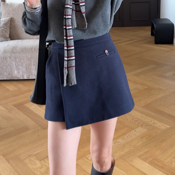 【一比Eby】休闲时尚A字不规则挡片单侧口袋高腰短裤裙短裙251522