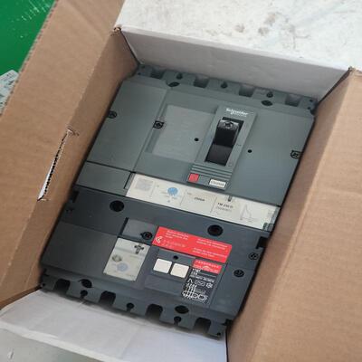 施耐德CVS250F塑壳漏电保护器两台打包处理总 备件/咨询