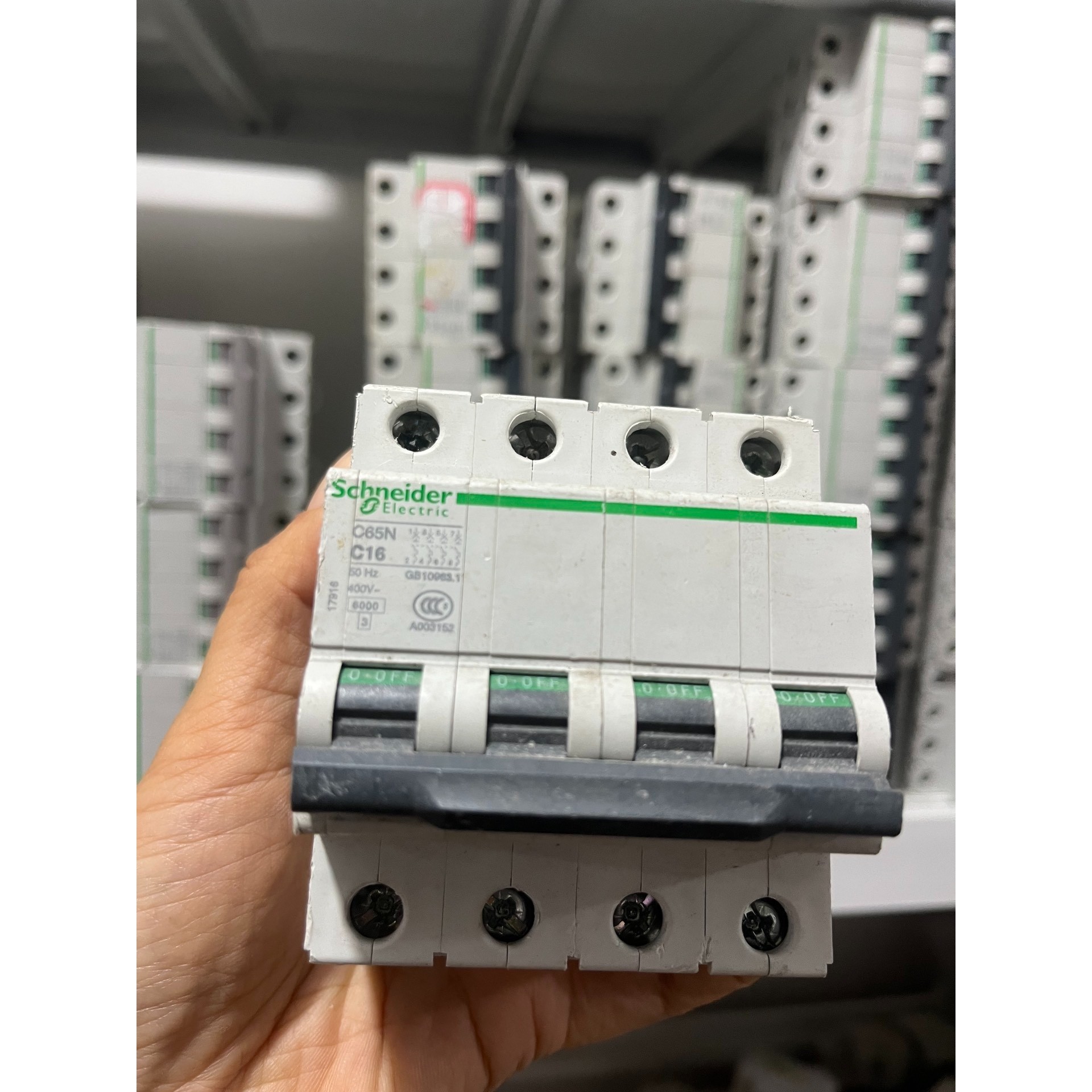 施耐德4P空气开关C65N小型断路器 备件/咨询