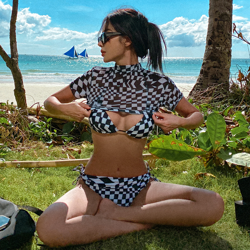 泳衣女2025新款比基尼三件套挂脖性感高级感纯欲泳装海边度假温泉