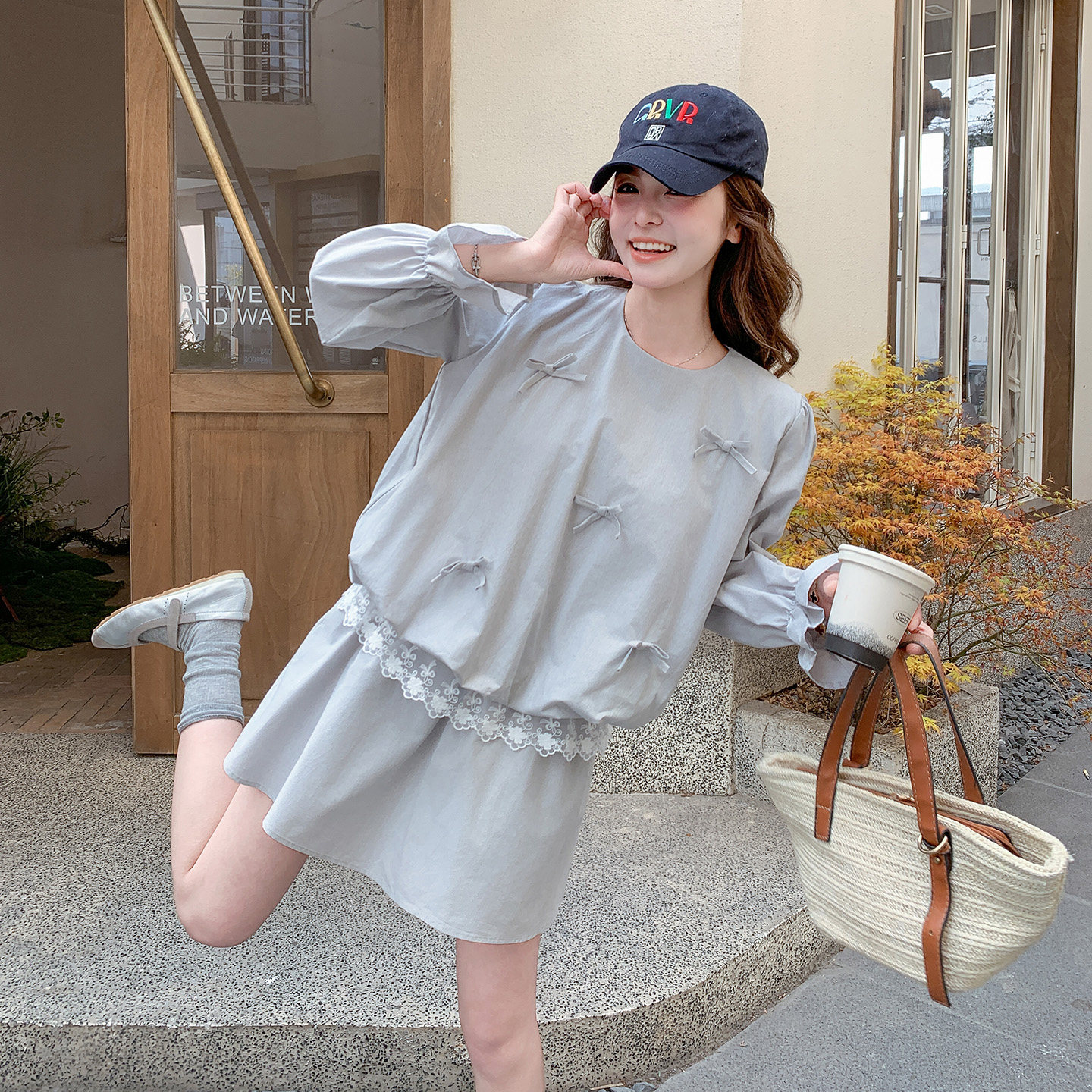 浅灰色减龄蕾丝拼接蝴蝶结卫衣套装女2026春新款小个子短裙两件套