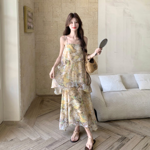 法式度假风碎花吊带连衣裙女