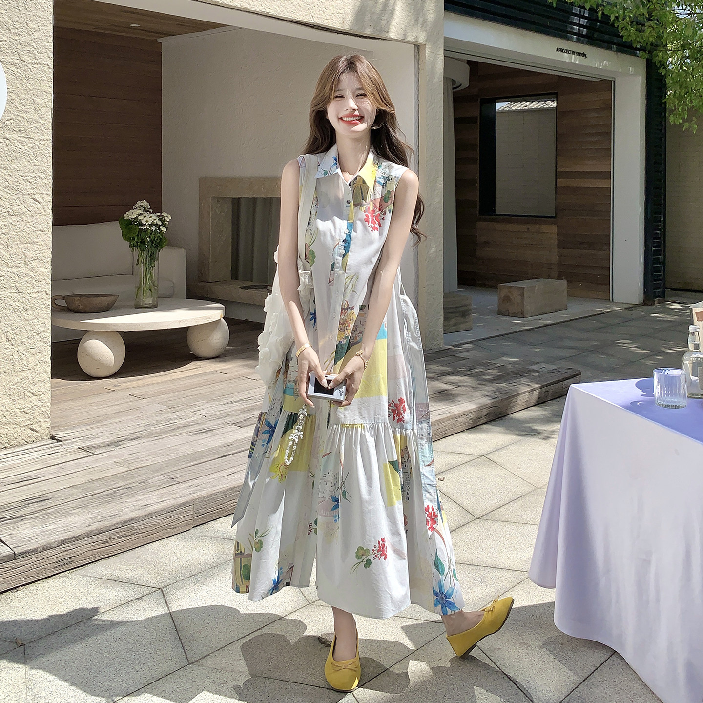 白色法式涂鸦艺术风无袖连衣裙女2026新款夏日甜美减龄收腰背心裙