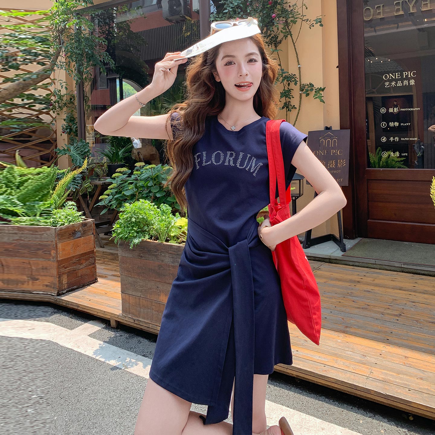 藏青色盐系甜酷风小个子收腰连衣裙2026新款夏日设计感印花T恤裙
