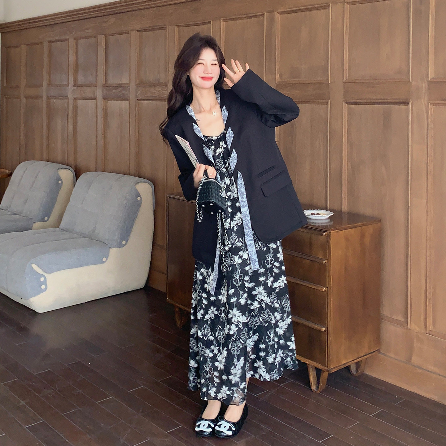 黑色轻熟优雅风碎花吊带连衣裙套装2026春新款飘带西装外套两件套