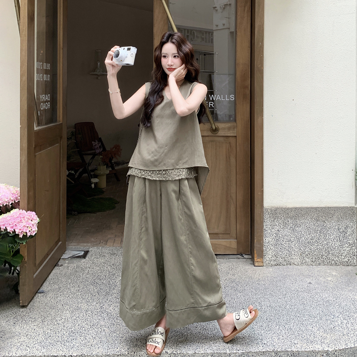 复古轻奢高级感夏日减龄套装女2026新款钩花拼接上衣阔腿裤两件套