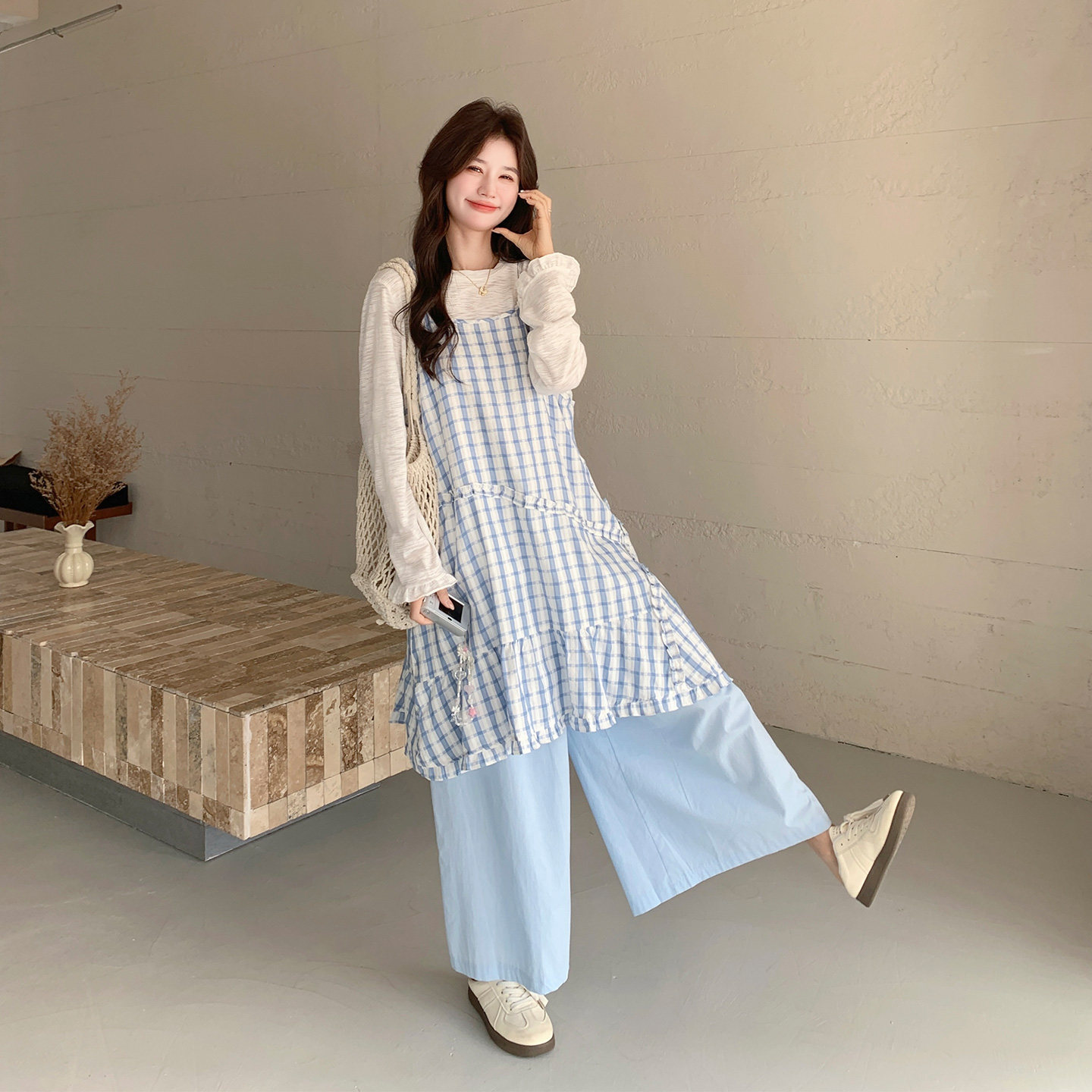 浅蓝色清纯系减龄格纹吊带套装女2026夏季新款打底衫阔腿裤三件套