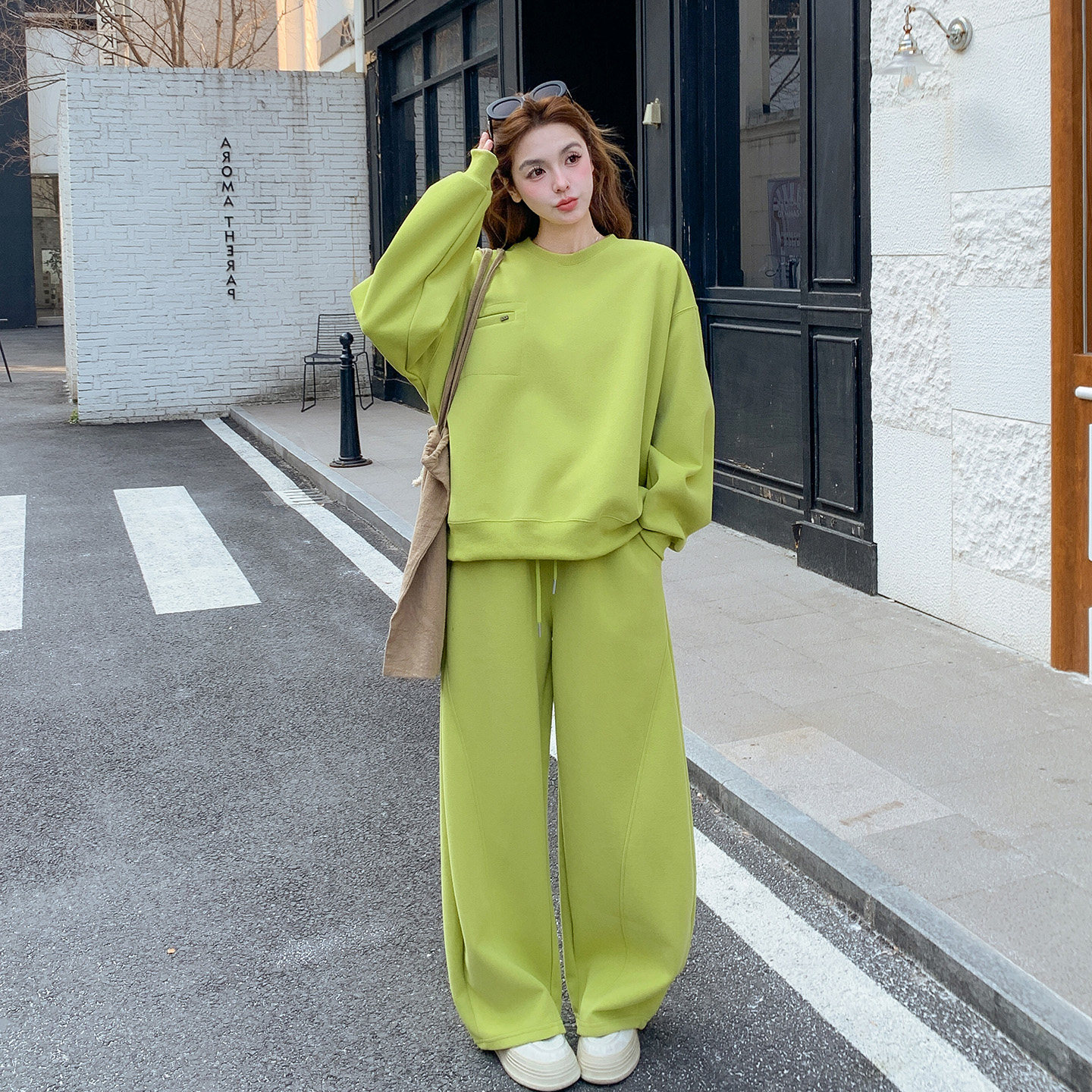 绿色独特洋气运动卫衣套装女2026春新款圆领上衣高腰阔腿裤两件套