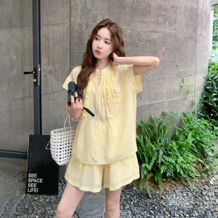浅黄色法式减龄套装女2026初夏新款小个子花边拼接上衣短裤两件套