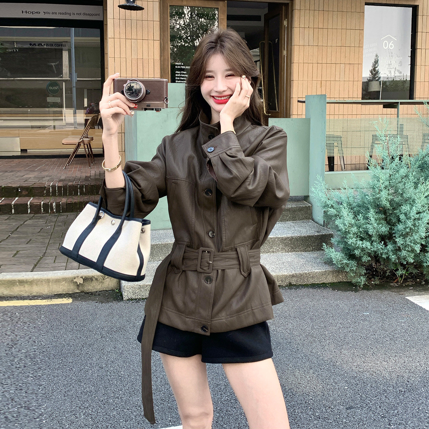 复古翻领系带收腰短款皮衣女