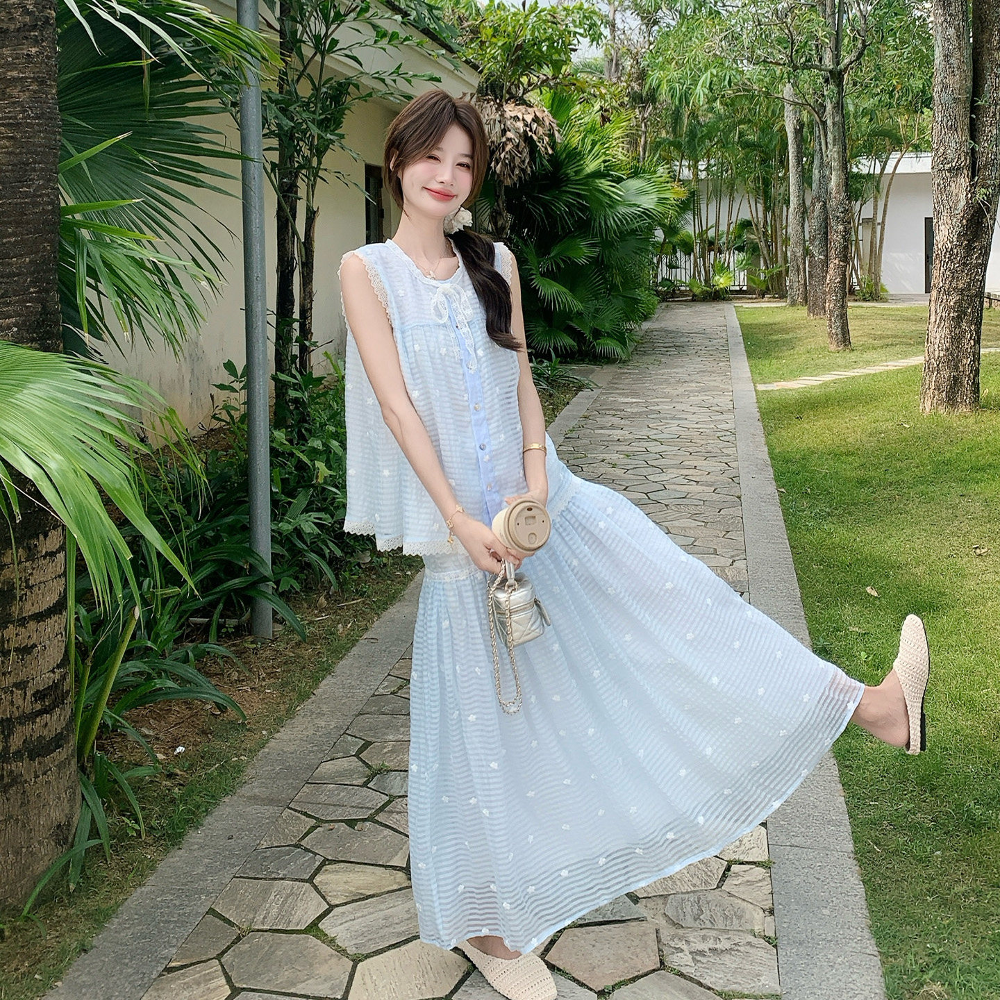 蓝色甜美氛围感蕾丝刺绣套装女2026夏季新款无袖上衣半身裙两件套
