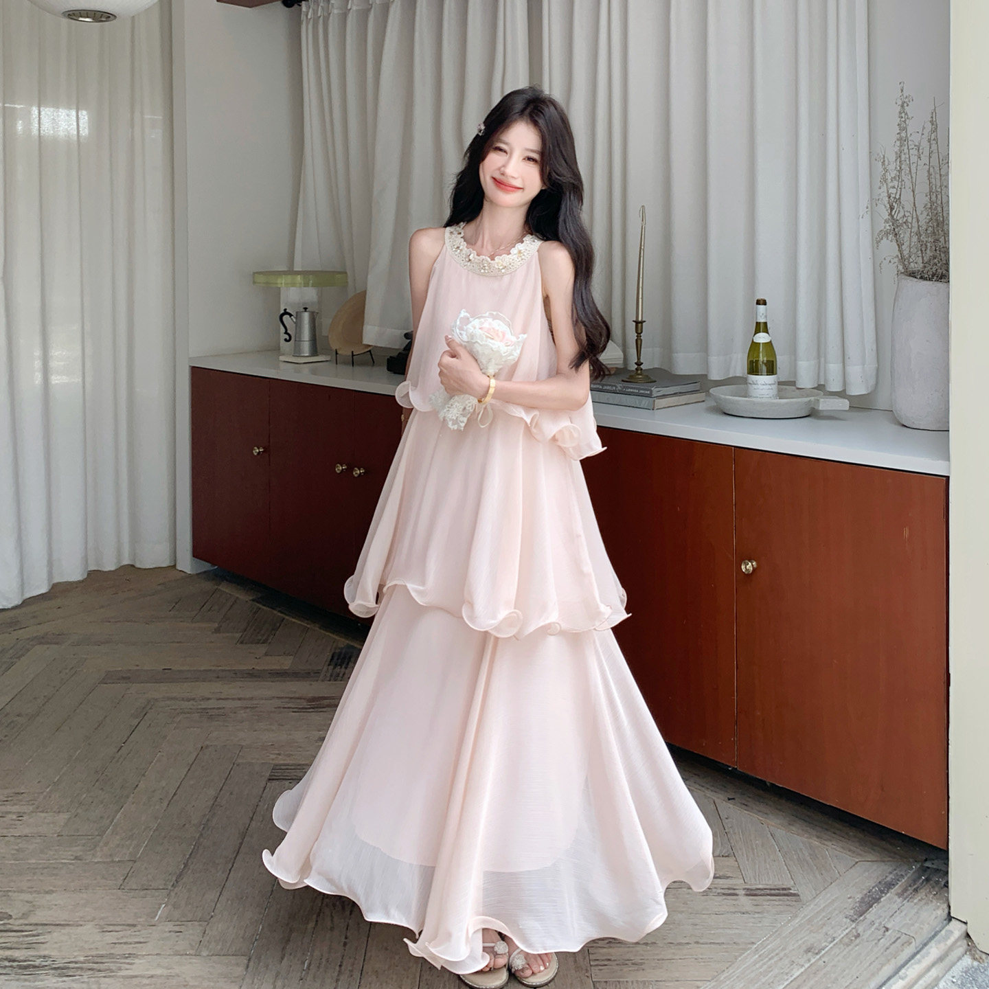 甜美风粉色挂脖蛋糕连衣裙女夏
