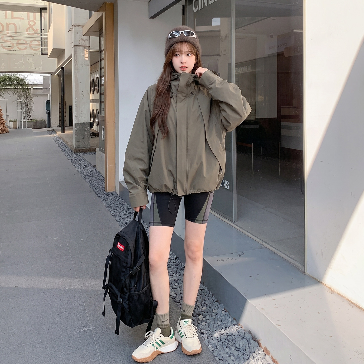军绿色美式复古酷飒风外套女2026秋季新款宽松显瘦连帽工装冲锋衣