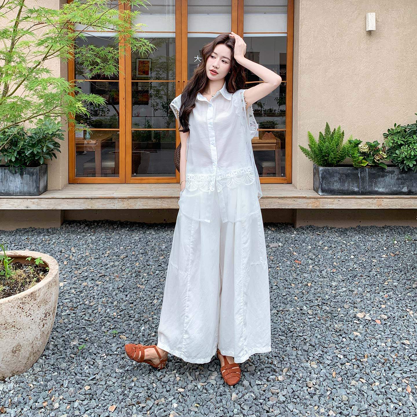 法式清冷白月光减龄套装女2026新款蕾丝拼接无袖衬衫阔腿裤两件套