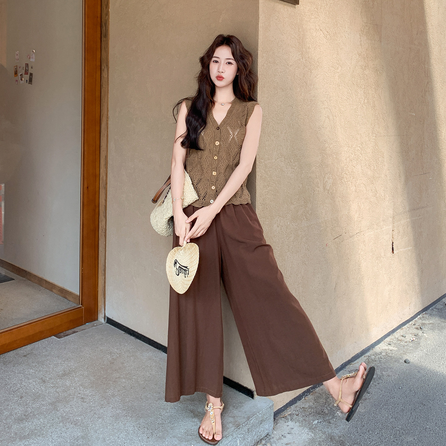 咖色复古纯欲风高级感套装女2026夏新款V领针织背心阔腿裤两件套