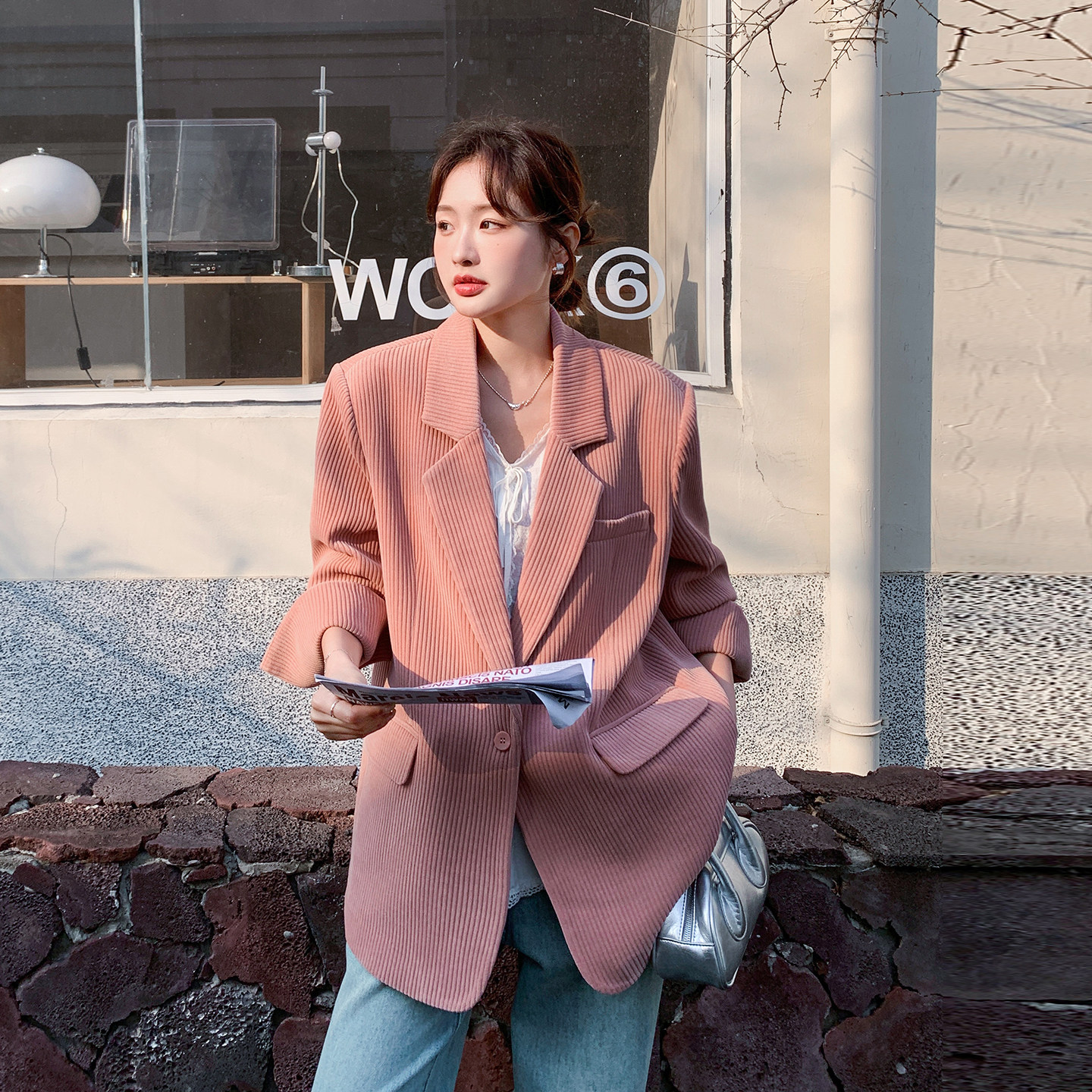 粉色百搭通勤休闲西装外套女2026春季新款宽松时尚显瘦灯芯绒西服