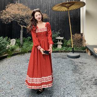 红色法式特别漂亮掐腰波点连衣裙女2026初春新款泡泡袖气质A字裙