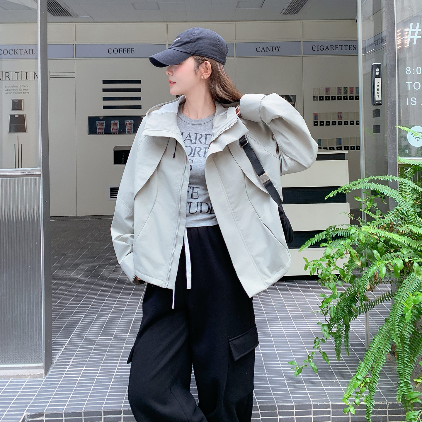 浅灰色韩版oversize休闲风外套女2026秋季新款显瘦气质连帽冲锋衣