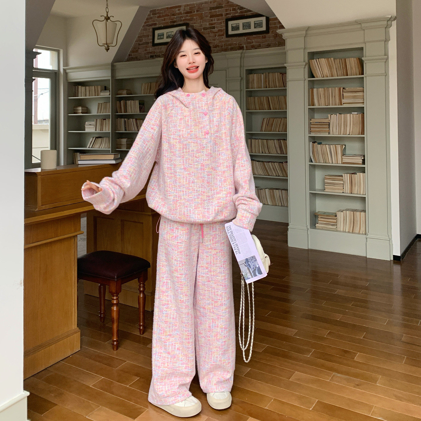多巴胺粉色印花连帽卫衣套装女