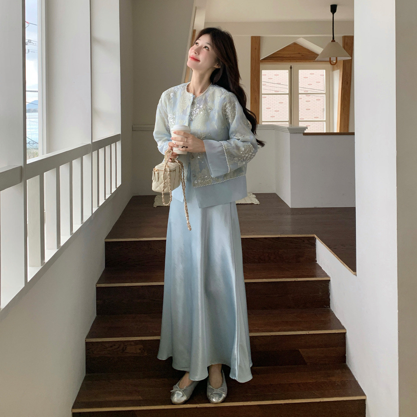 国风高级感套装裙女2026春季新款轻薄款绣花外套缎面半身裙两件套