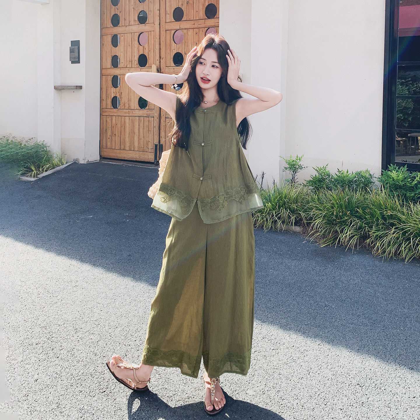 夏日复古干练气质套装女2026新款蕾丝花边拼接马甲阔腿裤两件套