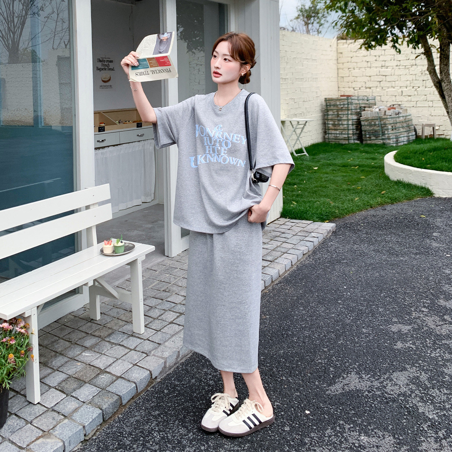 灰色随性松弛感短袖卫衣套装夏2026新款字母印花上衣半身裙两件套