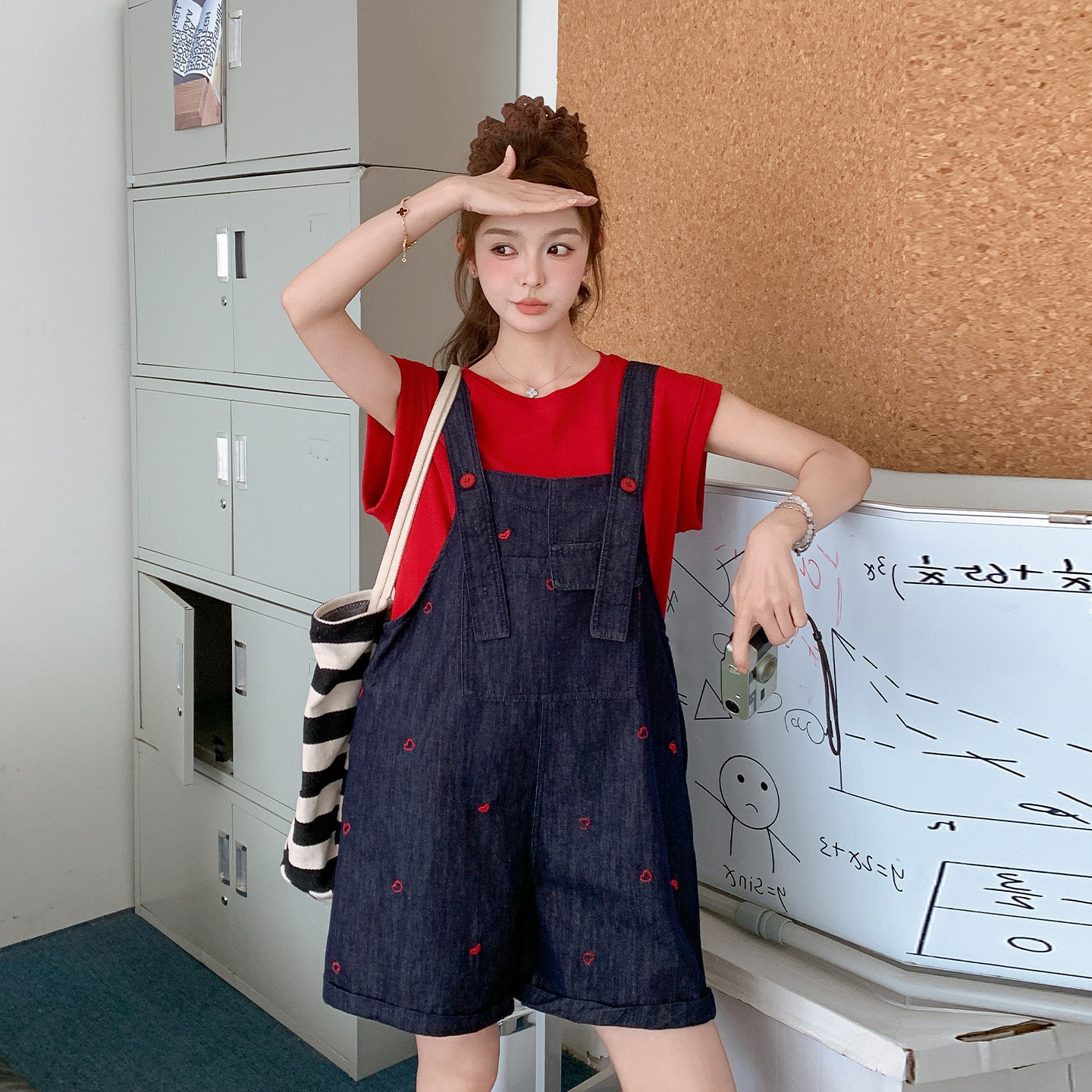 深蓝色韩系松弛感爱心刺绣牛仔背带裤女2026夏新款休闲短袖两件套