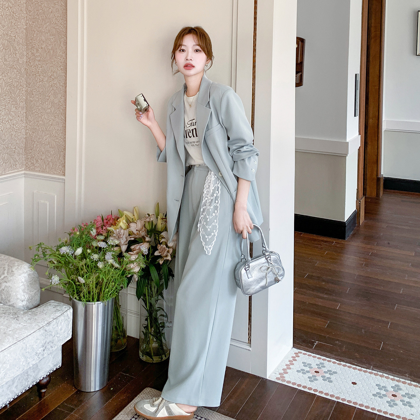 浅蓝色温柔气质套装女士2026春季新款韩系高级感西装阔腿裤两件套