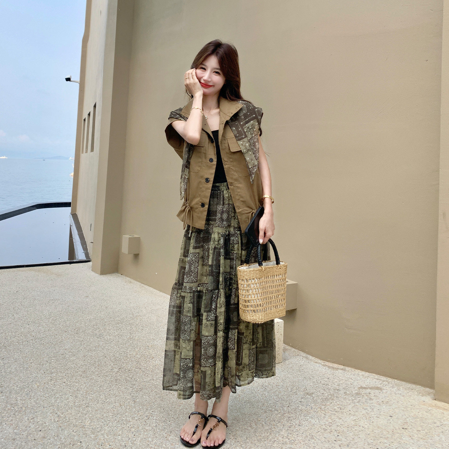 初夏小众别致设计感印花拼接套装女2026新款无袖上衣半身裙两件套