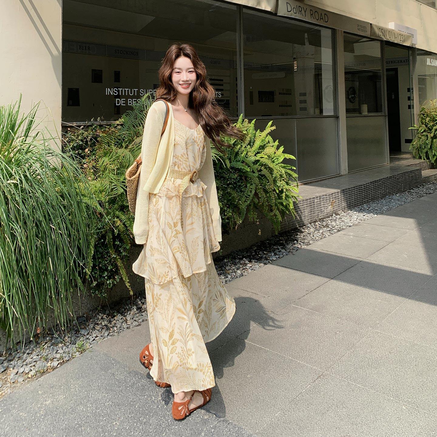 夏季法式田园浪漫风碎花吊带连衣裙套装女2026新款时尚开衫两件套