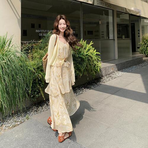 夏季法式田园浪漫风碎花吊带连衣裙套装女2026新款时尚开衫两件套