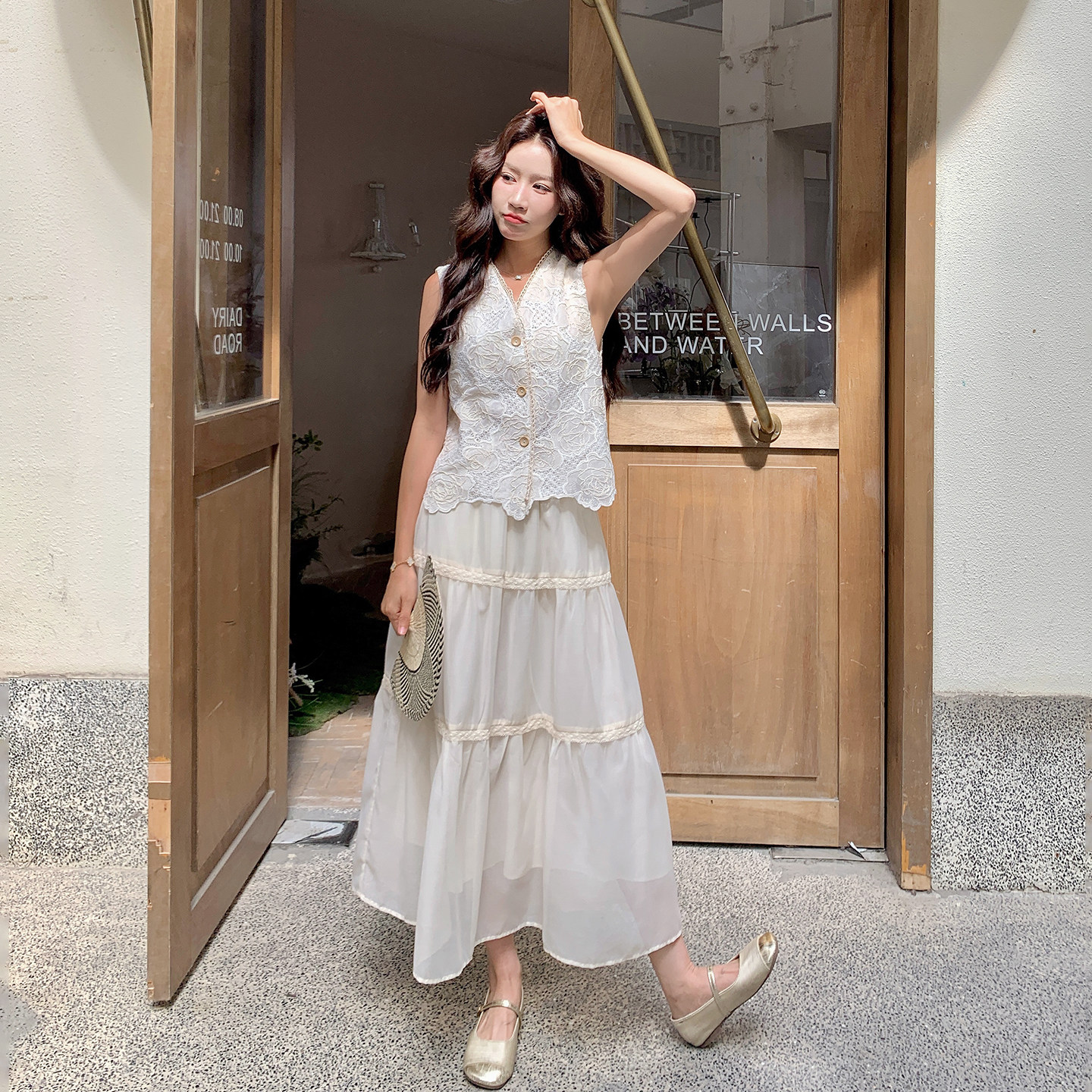 米白色轻奢优雅气质穿搭夏日蕾丝花边马甲半身裙两件套女2026新款