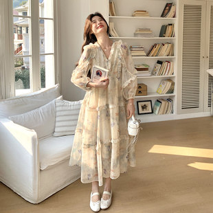 米色法式田园文艺范连衣裙女2026春季新款中长款花边慵懒风碎花裙