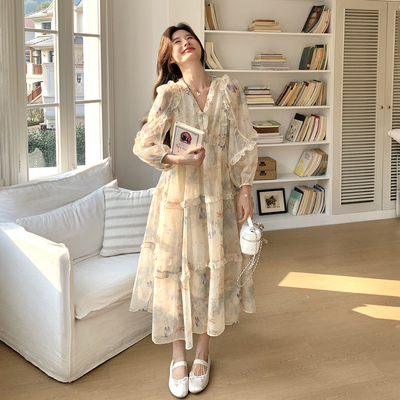米色法式田园文艺范连衣裙女2026春季新款中长款花边慵懒风碎花裙