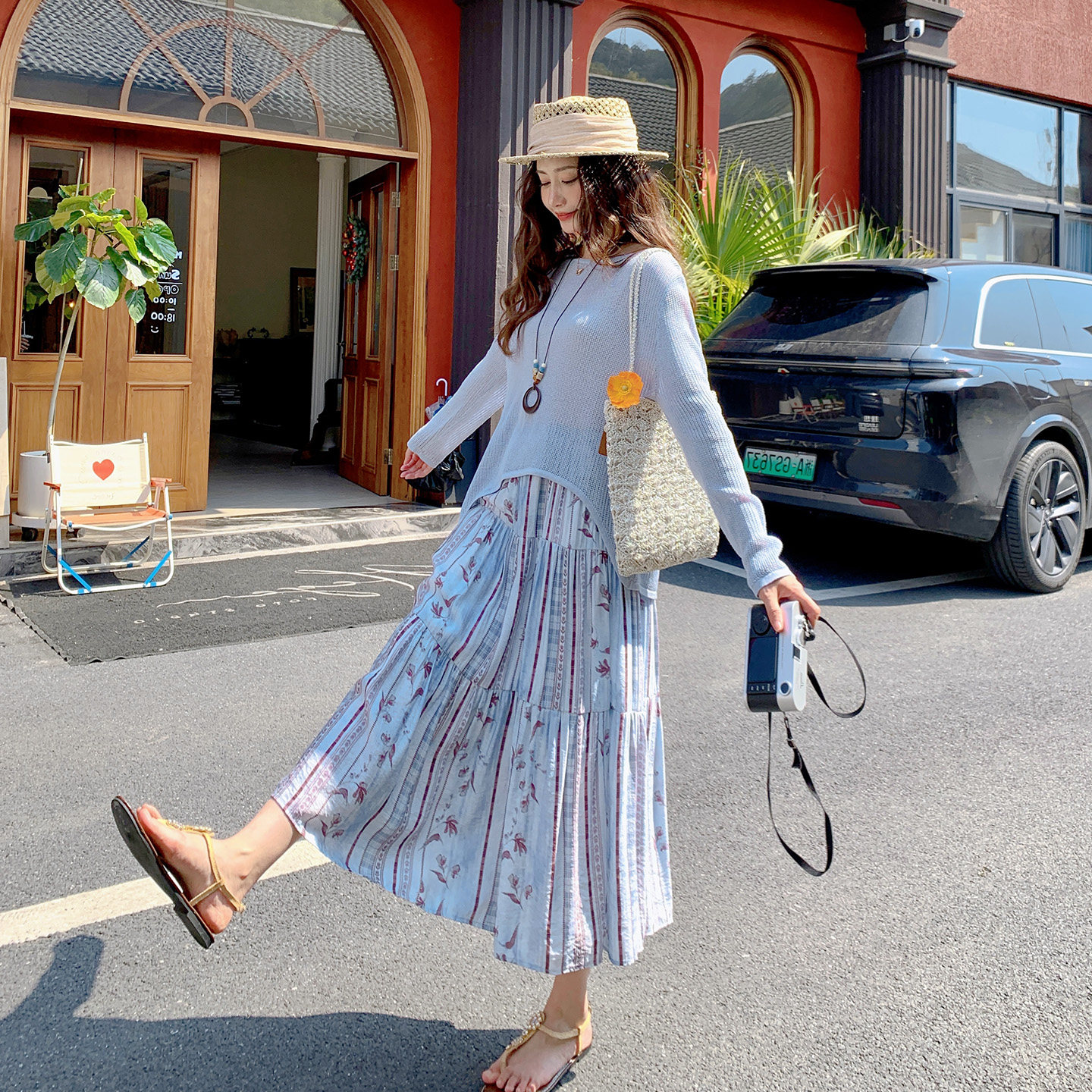 初春漂亮套装女2026新款慵懒风针织镂空上衣碎花高腰半身裙两件套