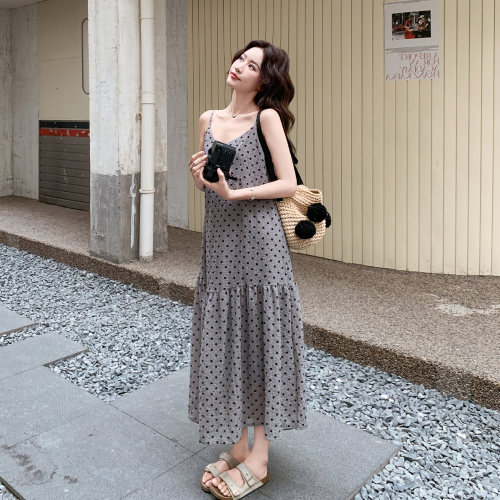 法式度假风波点吊带连衣裙女夏