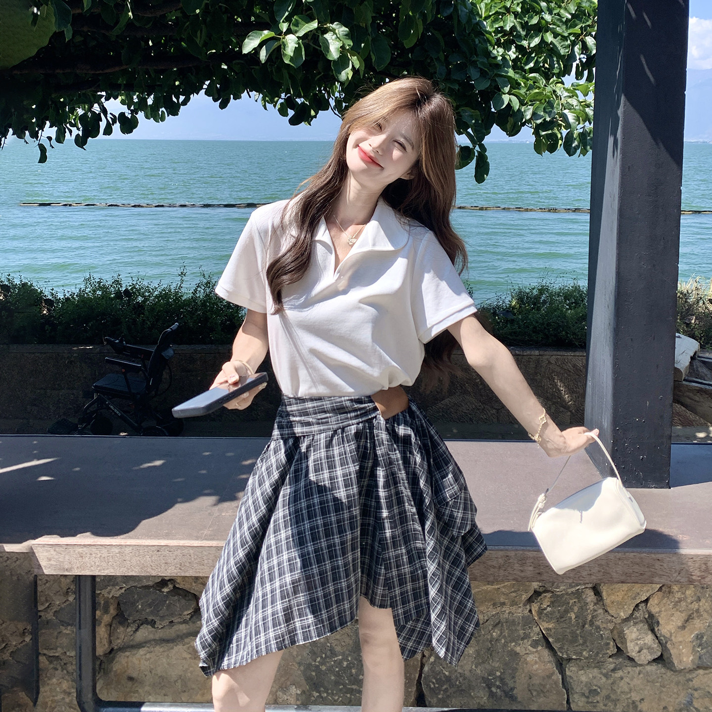 白色休闲减龄学院风穿搭夏日翻领衬衫不规则格纹半身裙两件套2026