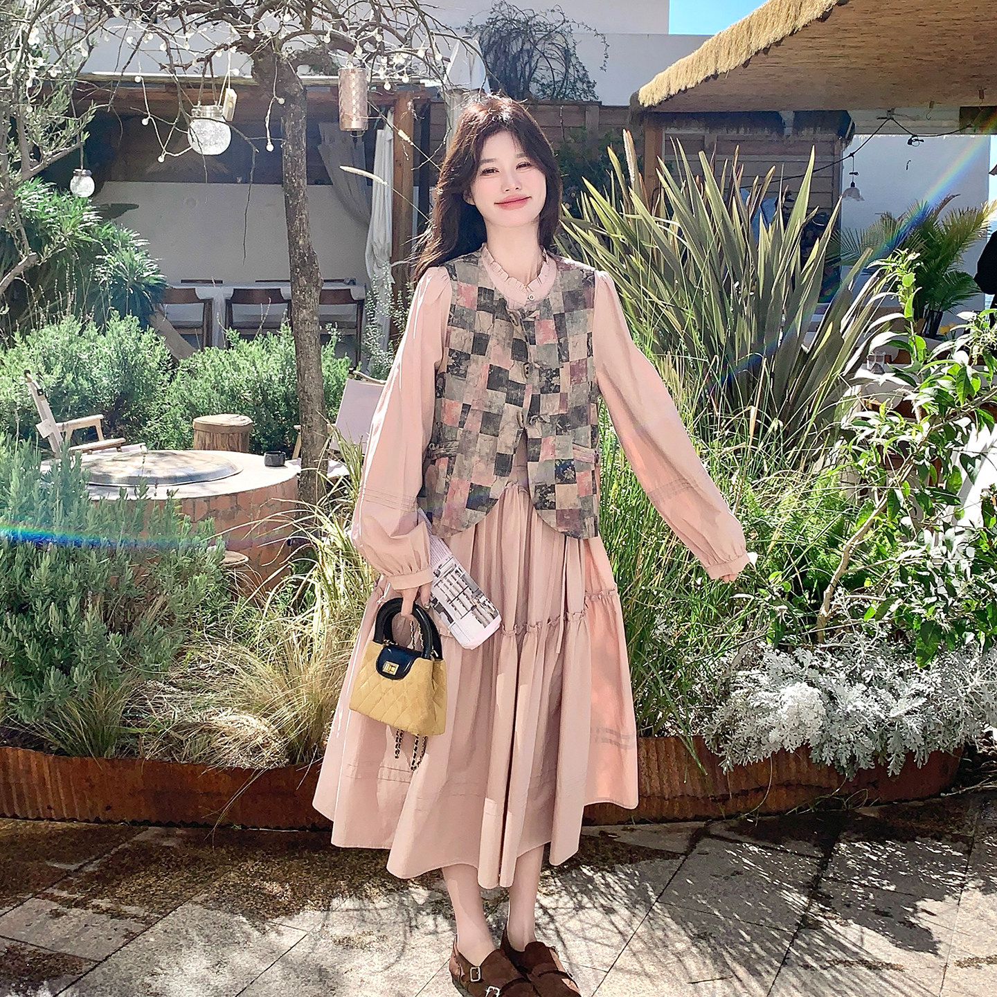 早春甜美约会穿搭气质连衣裙套装女2026年新款撞色格纹马甲两件套