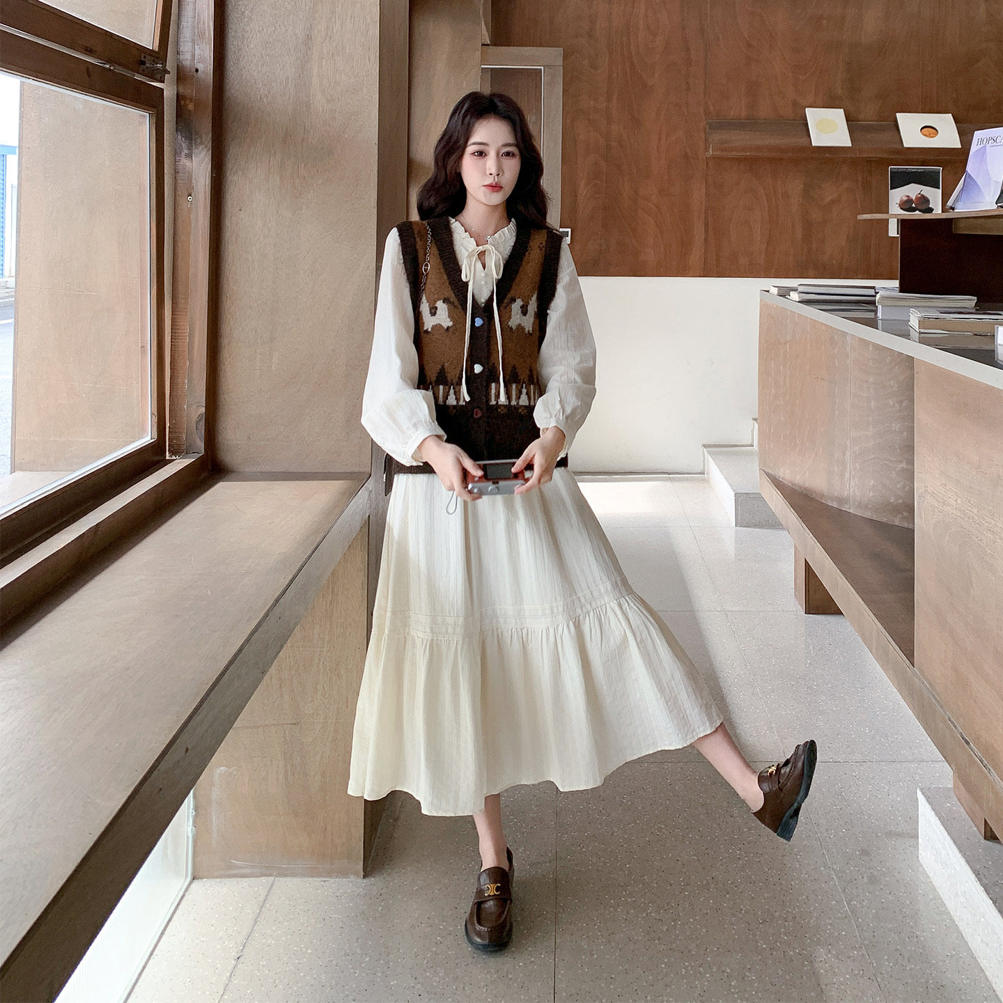 早春法式慵懒风长袖连衣裙套装女2026新款超火小马图案马甲两件套