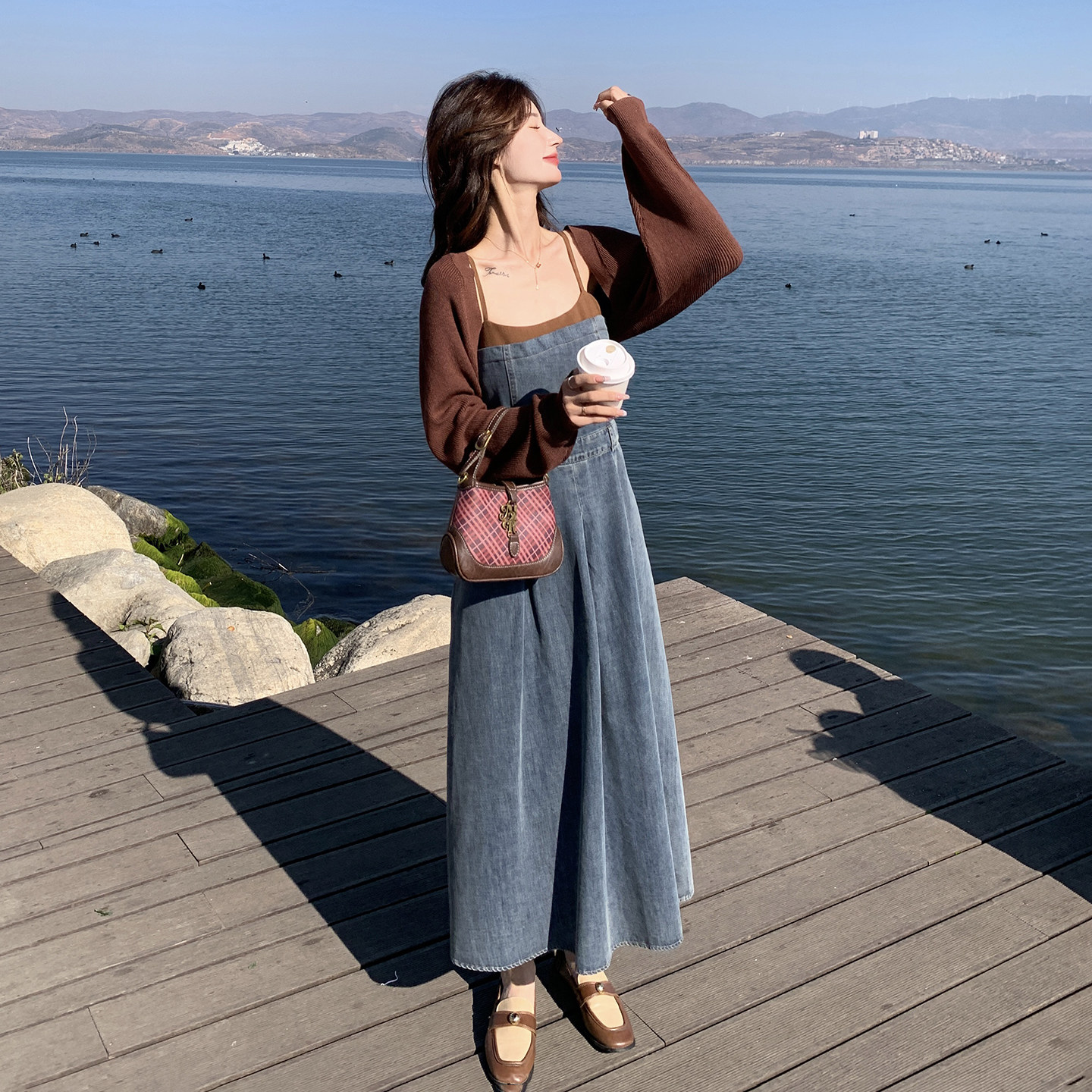 度假风复古牛仔吊带连衣裙套装女2026春季法式针织开衫长裙两件套