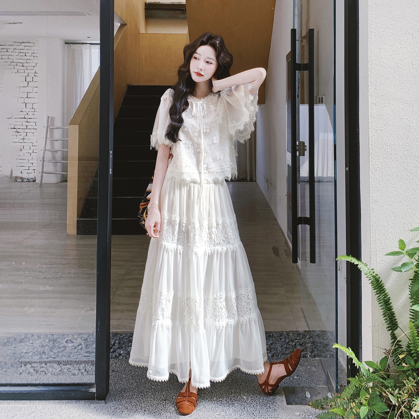 法式温柔超仙气蕾丝拼接套装女夏日绝美系带上衣半身裙两件套2026