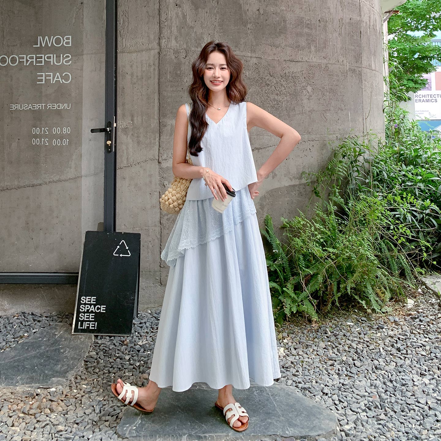 浅蓝色随性松弛感套装女2026夏新款蕾丝花边V领背心半身裙两件套