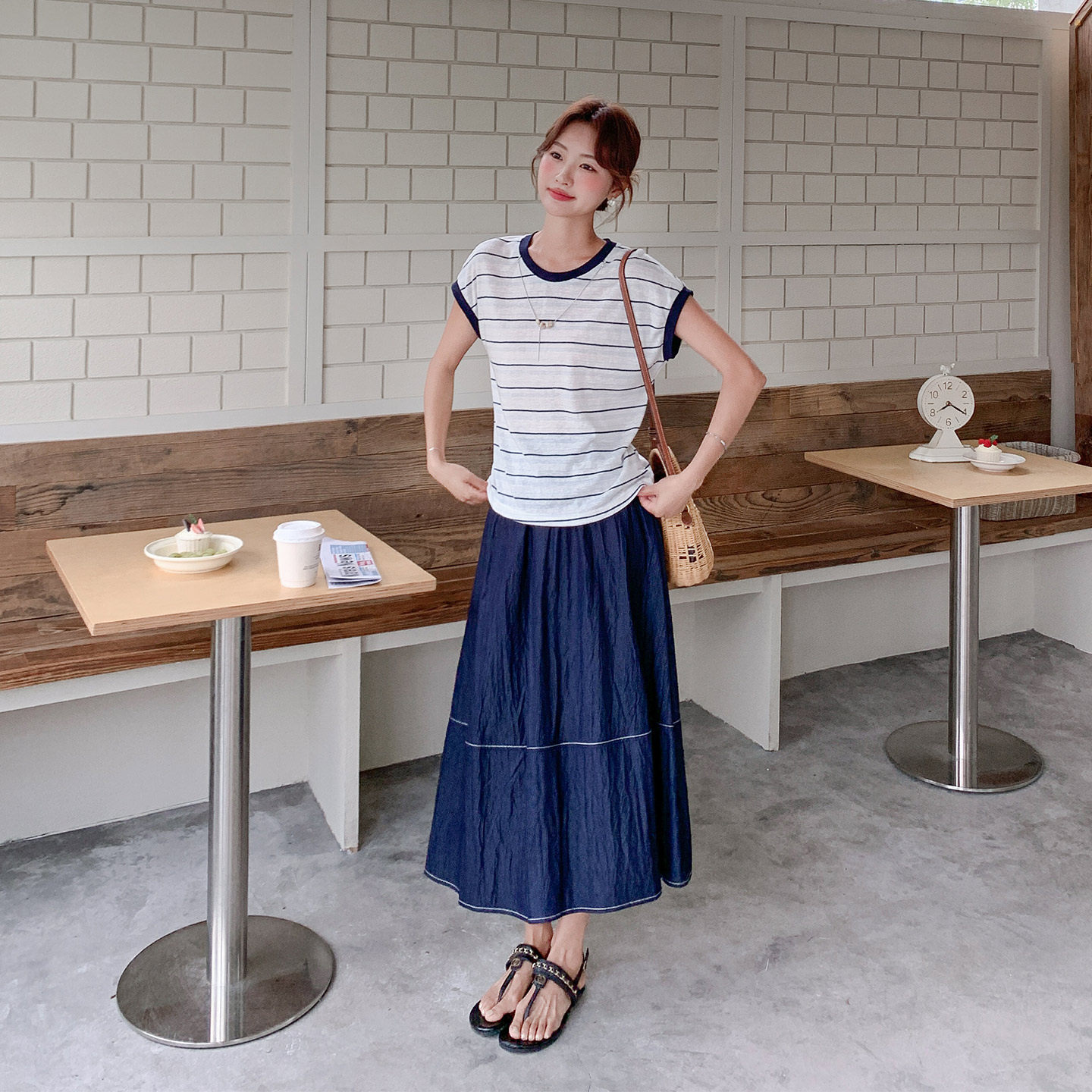 深蓝色韩版盐系松弛感套装夏日撞色条纹T恤高腰半身裙两件套2026