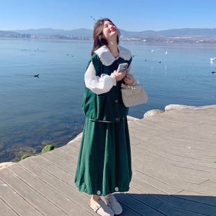 绿色森系松弛感马甲套装女2026春新款娃娃领衬衫显瘦花苞裙三件套