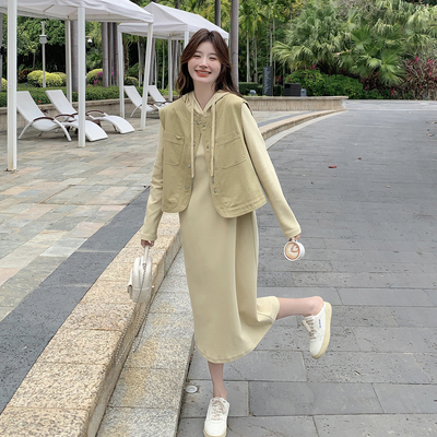 米黄色法式简约风连帽卫衣裙套装女2026春季减龄马甲连衣裙两件套