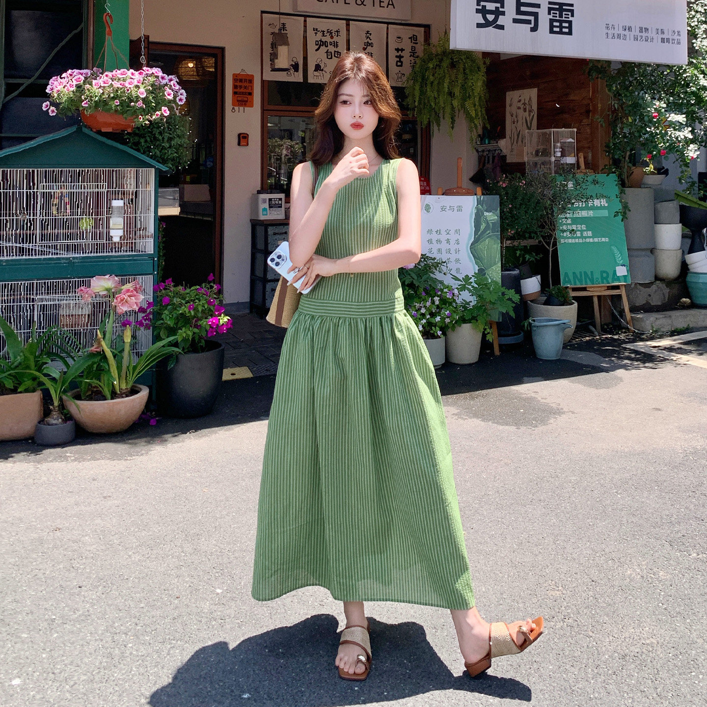 绿色清新优雅度假风连衣裙中长款2026新款法式高级感条纹背心裙夏