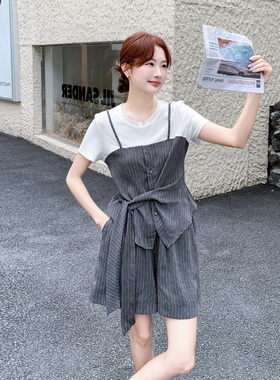 灰色小众轻熟风甜酷套装女2026新款条纹假两件上衣短裤两件套夏日