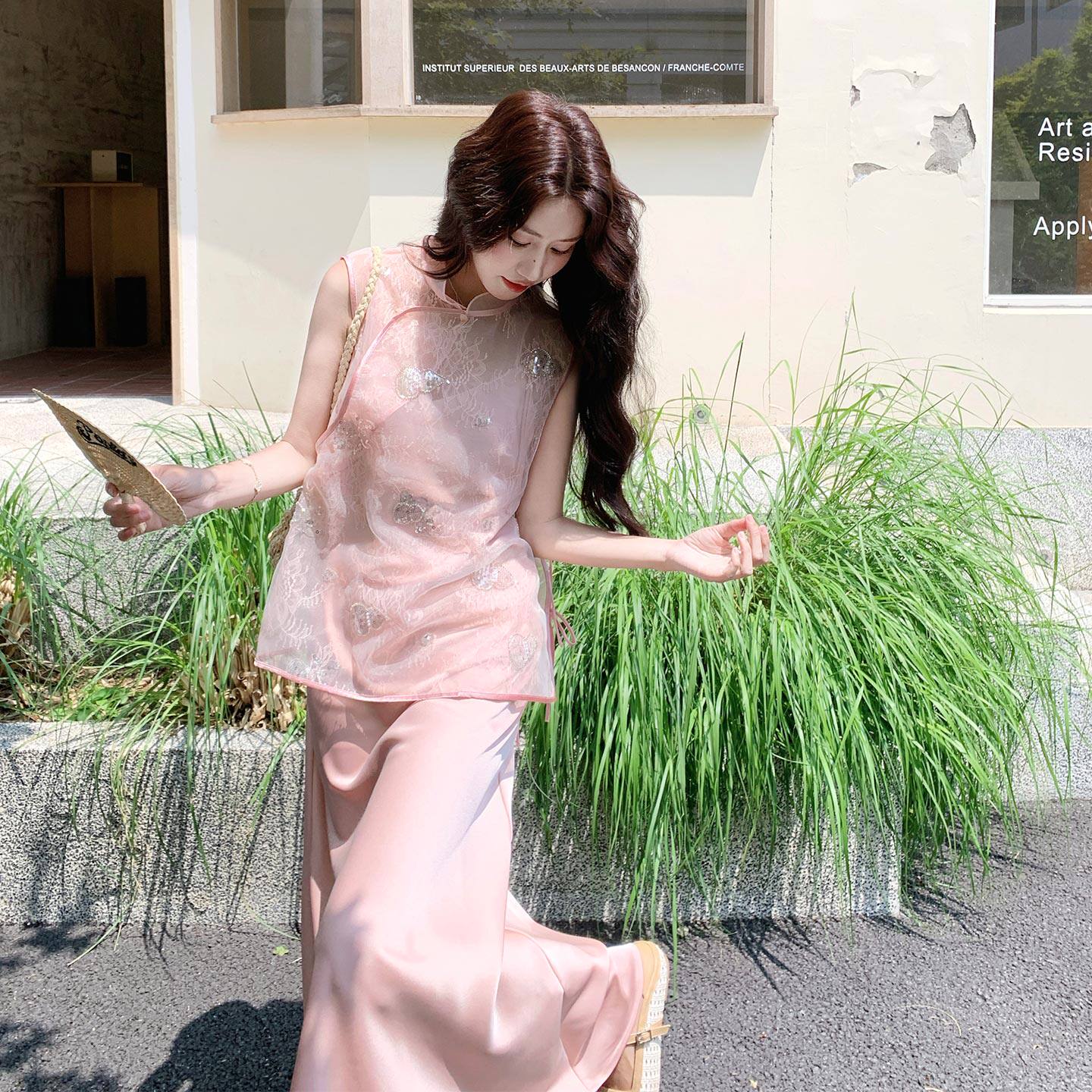 初夏江南温婉气质富家小姐穿搭2026新款国风刺绣马甲吊带裙两件套