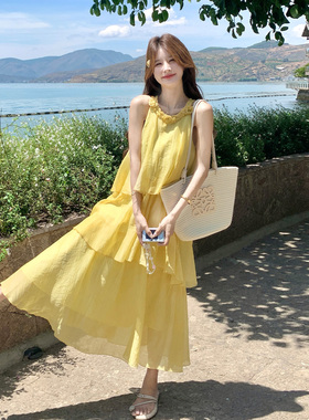 奶黄色绝美超仙气度假风连衣裙女2026新款夏日海岛绝美挂脖蛋糕裙